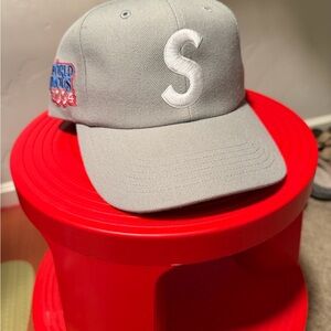Supreme World Famous 6 Panel Snapback (Gray)
